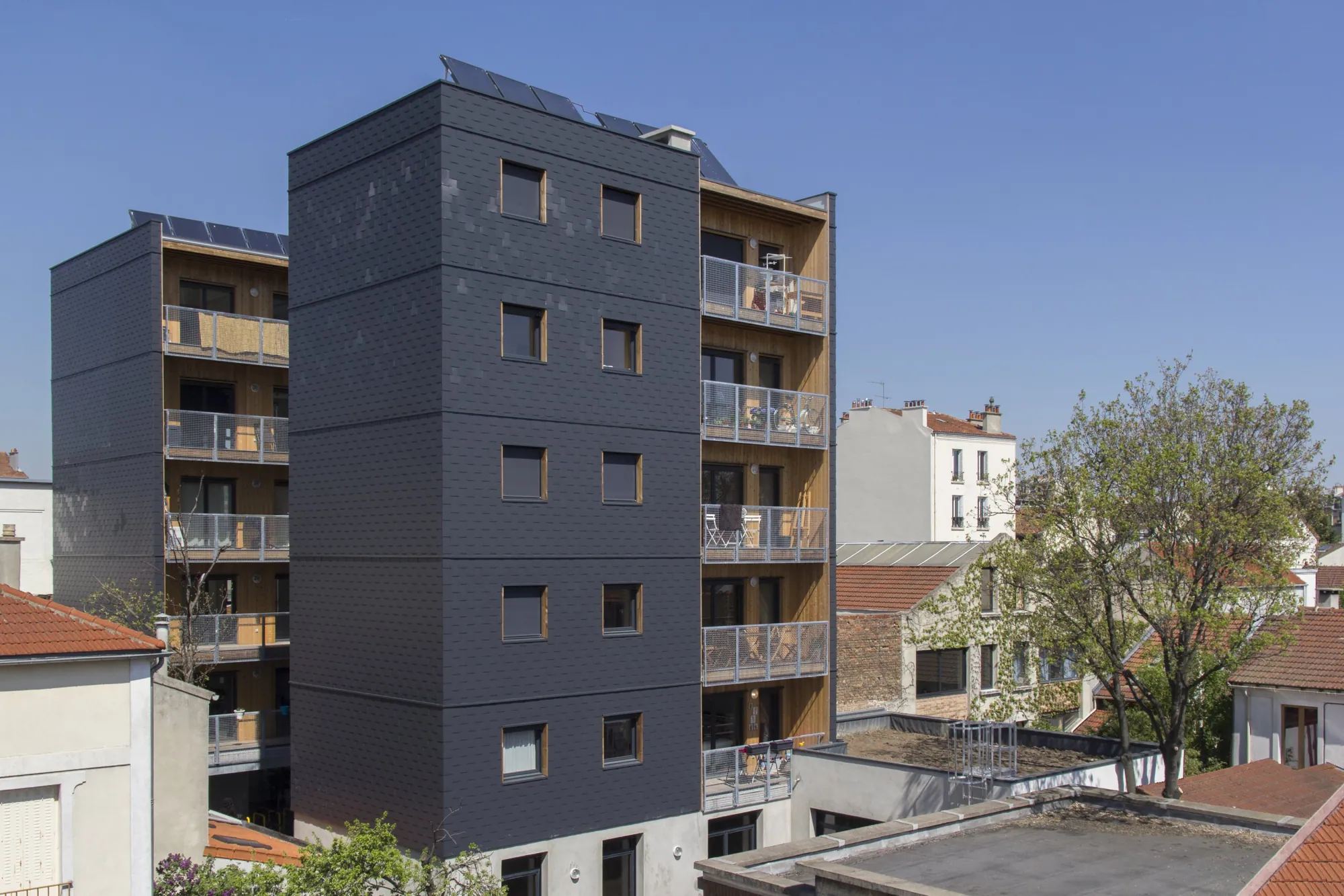 L'immeuble Black Sun dans sa rue
