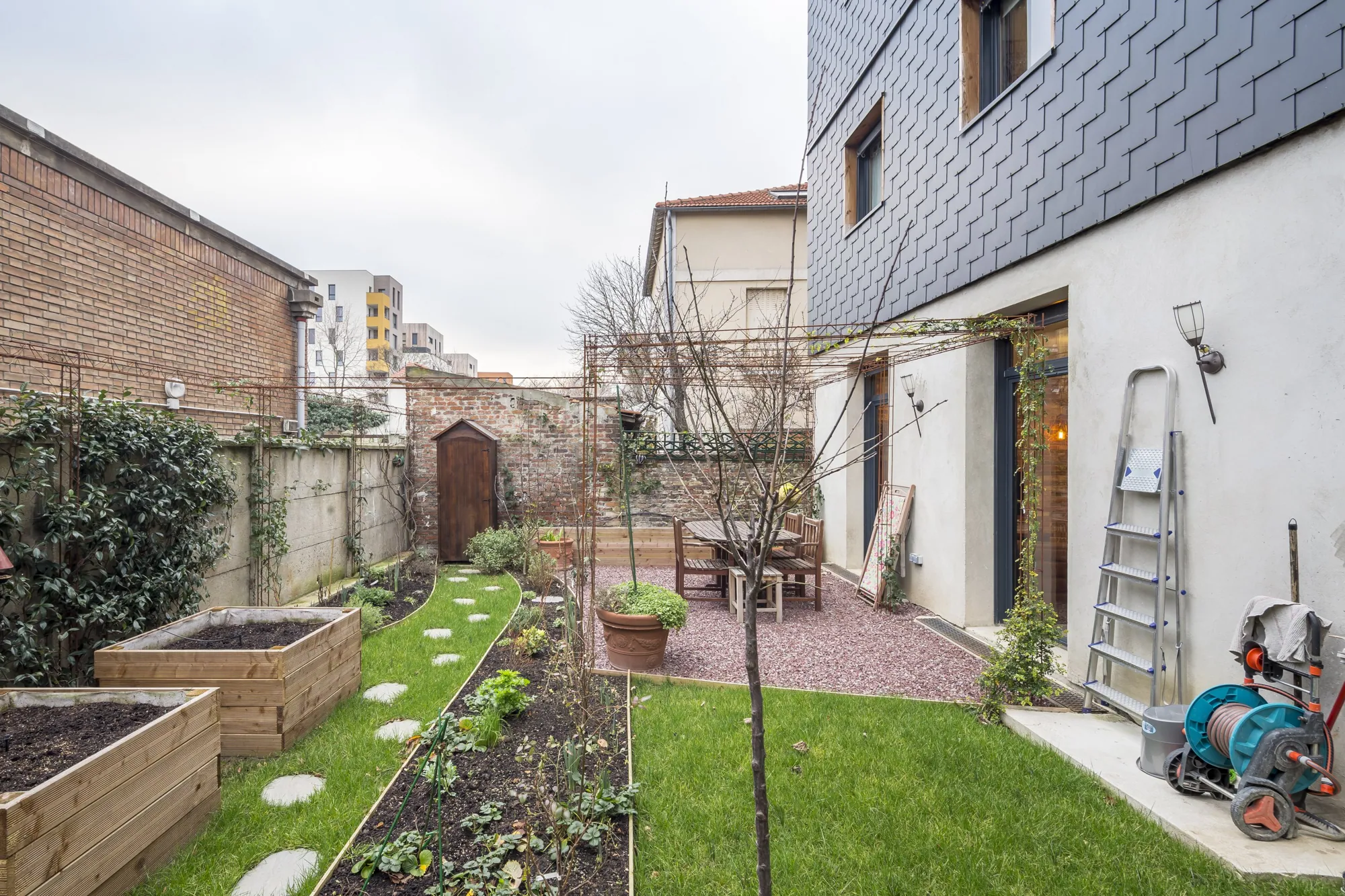Jardin privatif au pied de l'immeuble