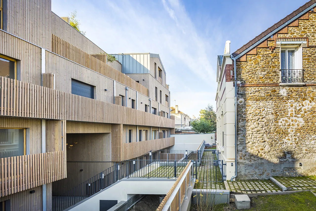 L'Hester entre les maisons voisines