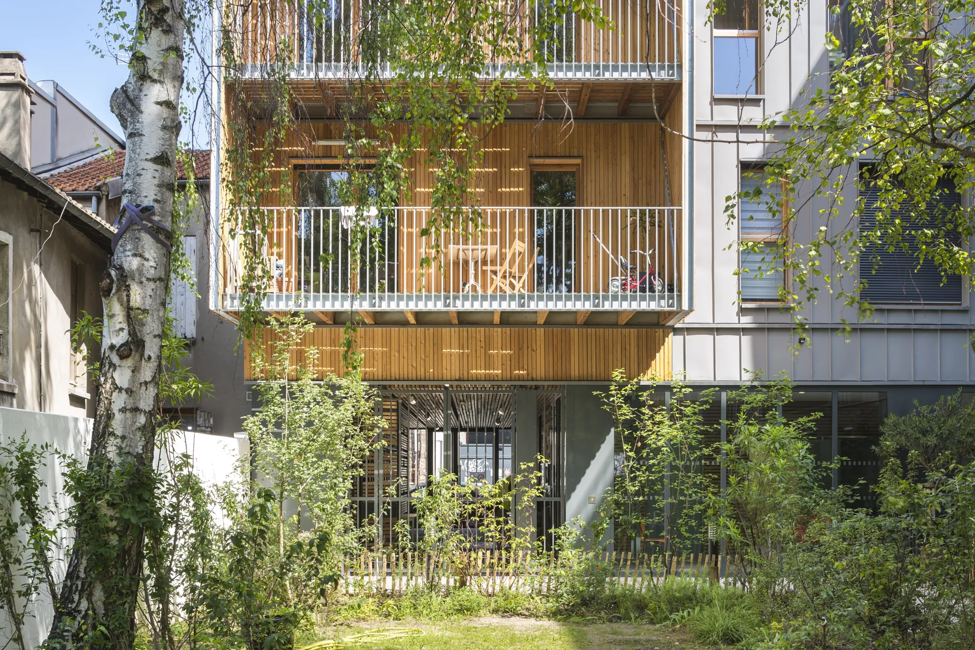 Façades et balcons côté jardin