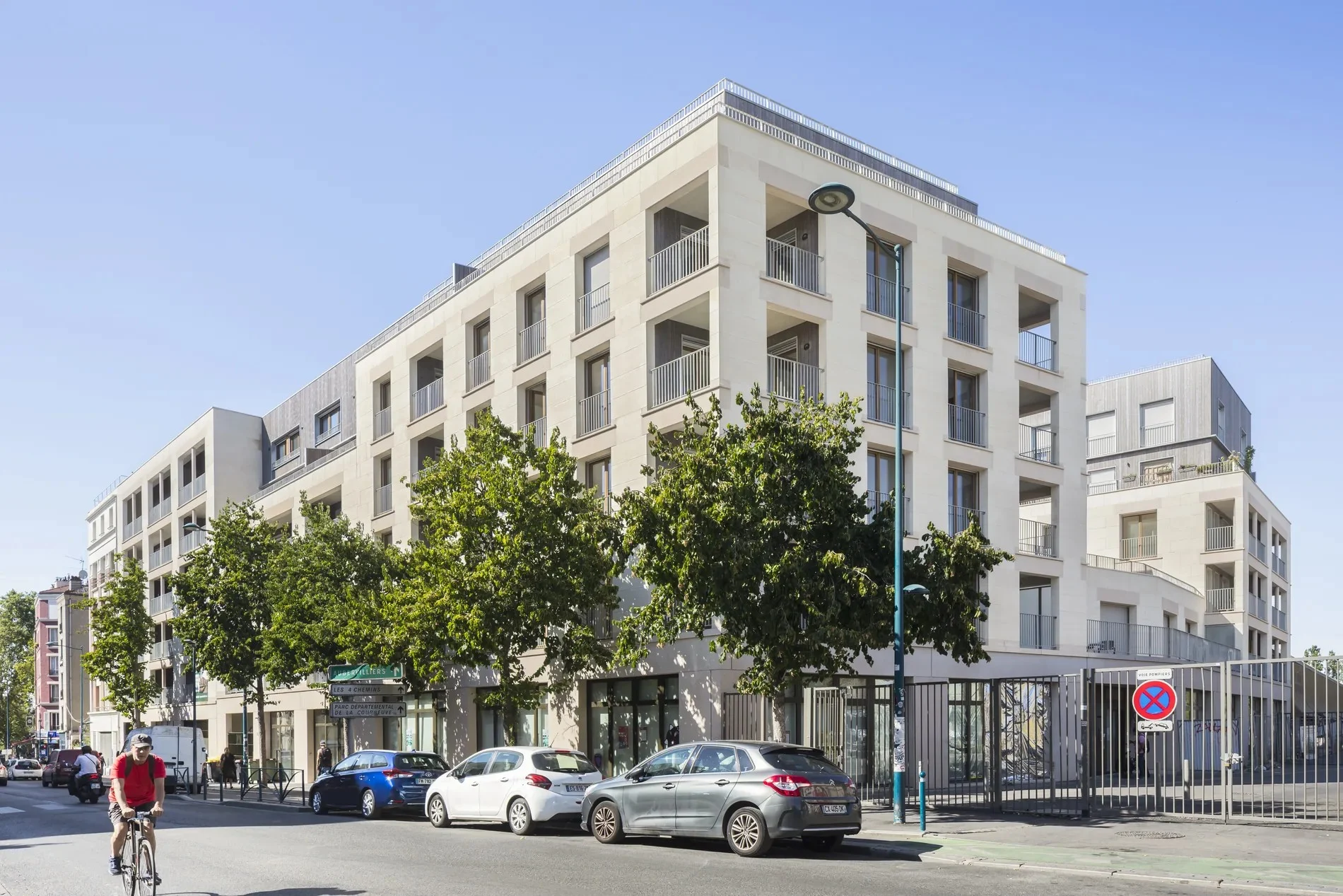 Les Pierres Sauvages vues de l'avenue, Pantin