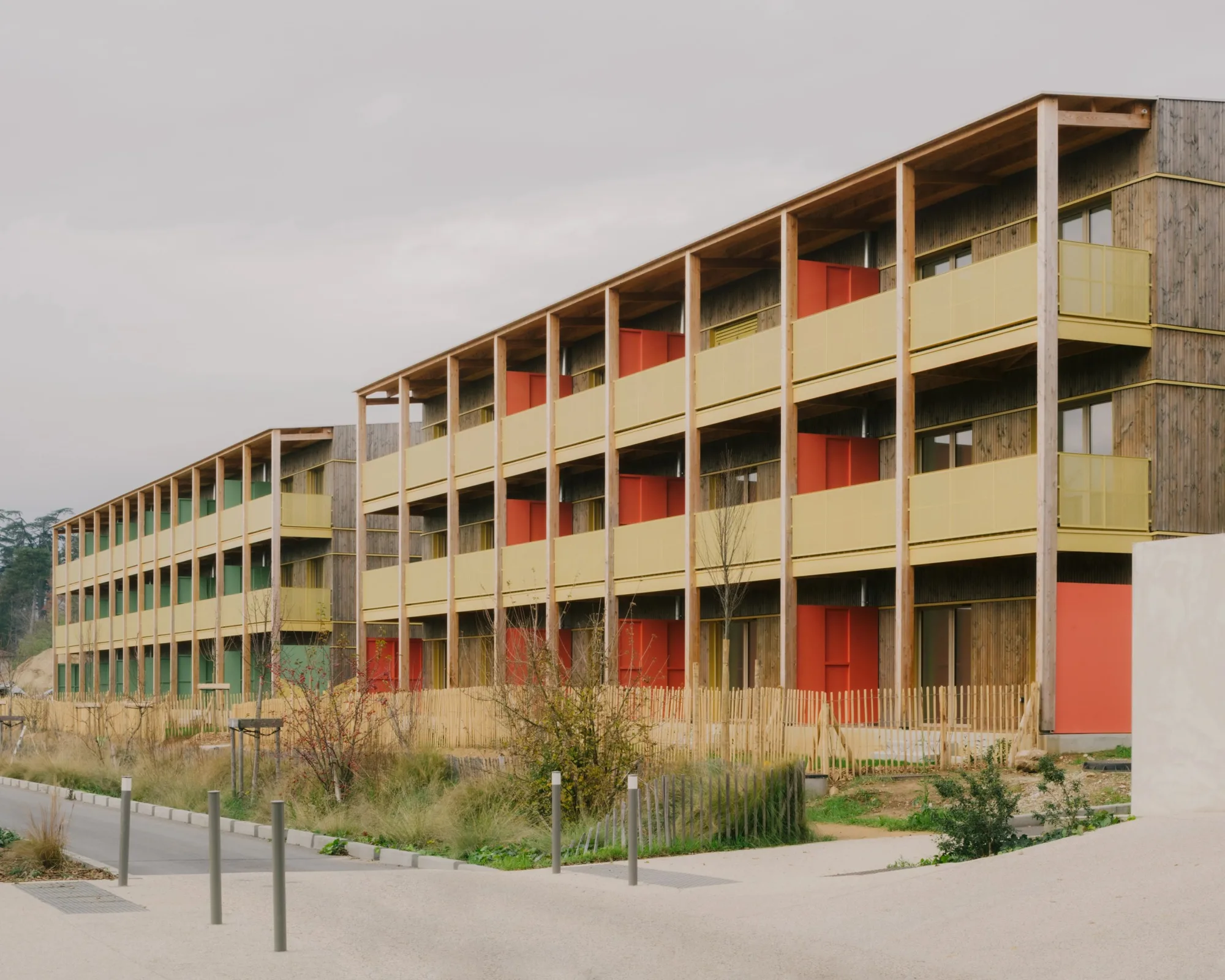 Origines, Trévoux, les façades en bois sur la rue