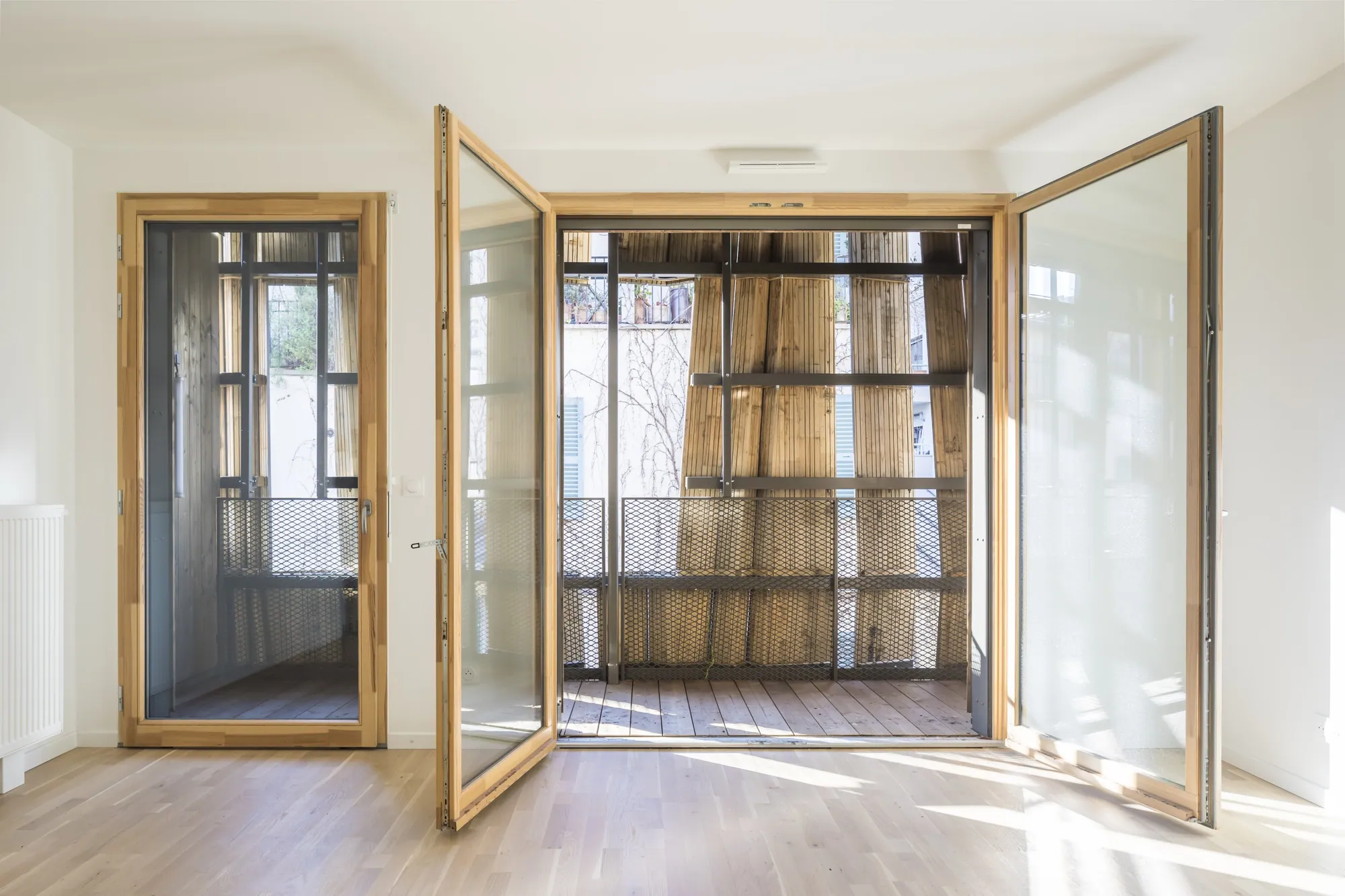 Séjour lumineux avec parquet