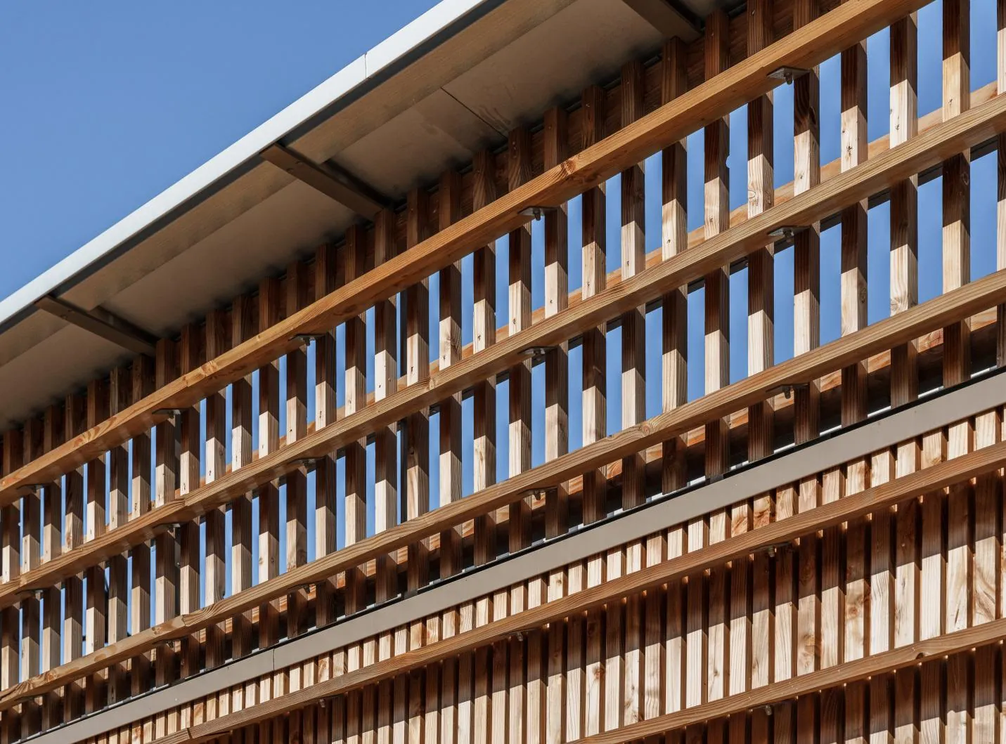Wiki Village, brise-soleil en bois